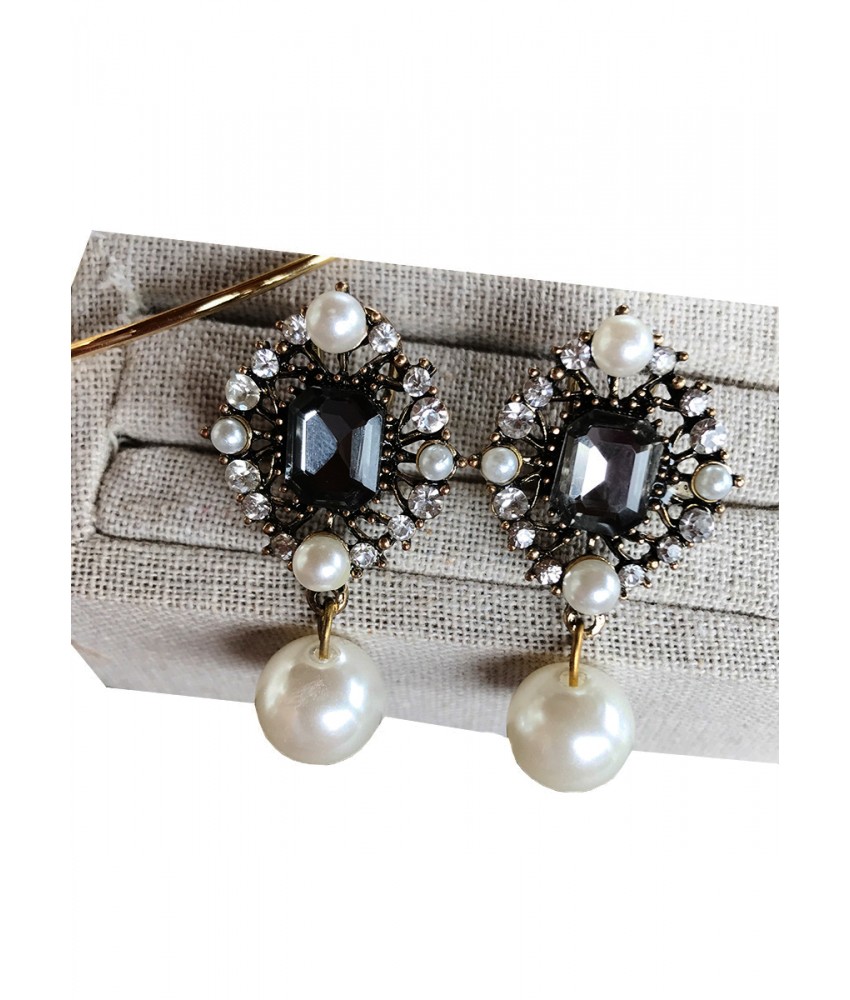 Grey Victorian Earring