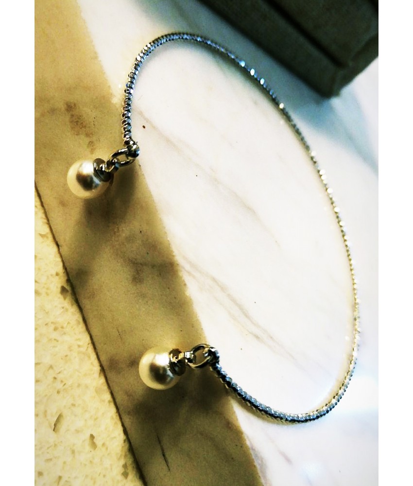 Shimmery Pearl Drop Bangle