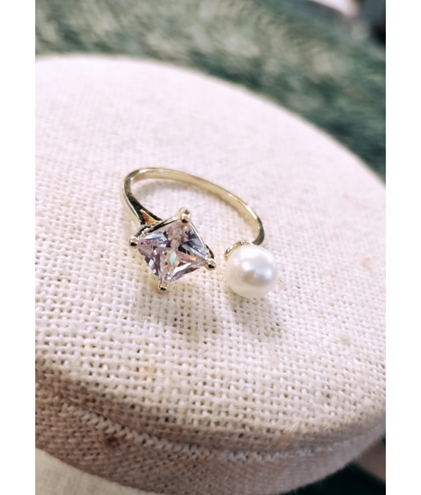 Zircone Pearl Ring